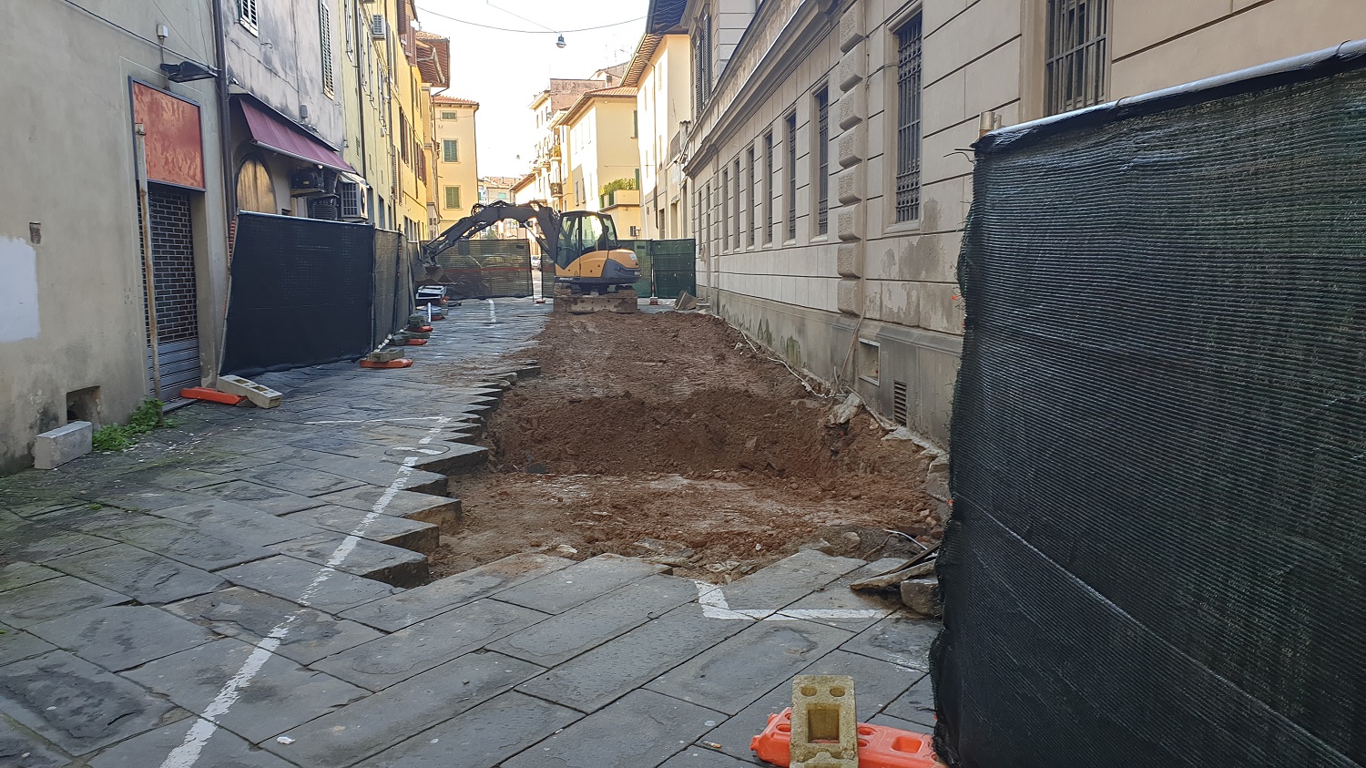 Installazione vasche interrate di raccolta rifiuti