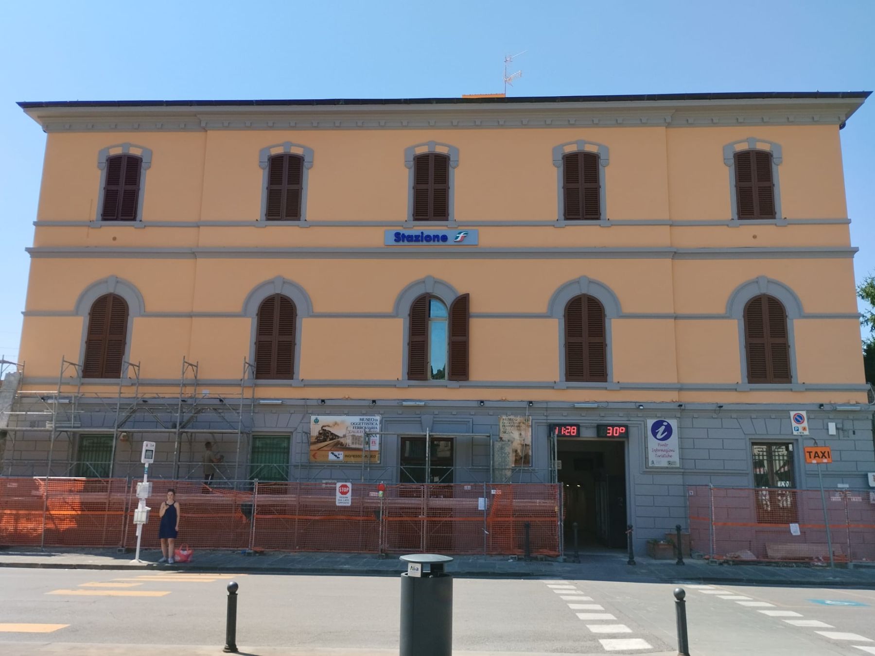 Rifacimento facciate e copertura stazione di Signa